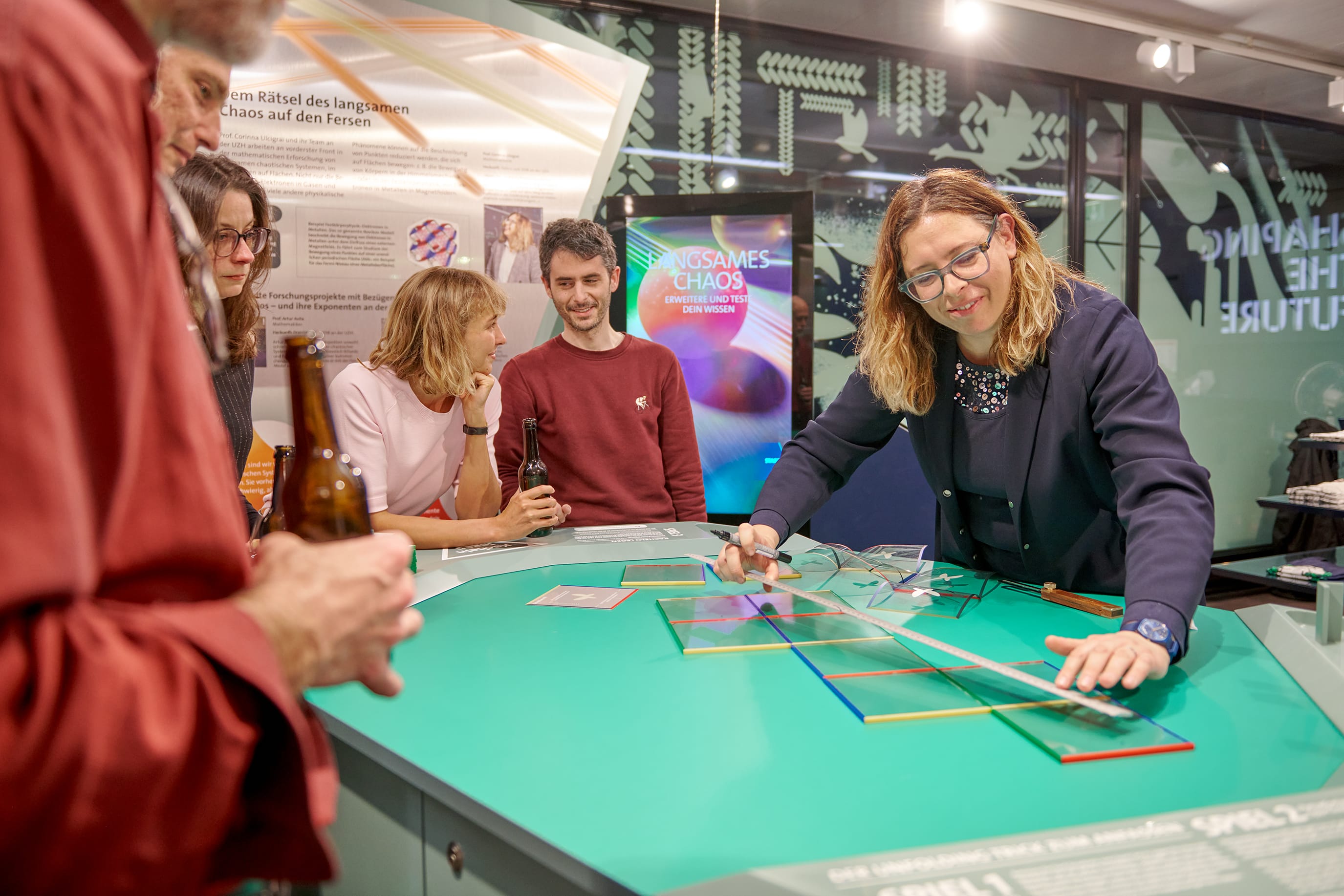 Professor Corinna Ulcigrai giving a tour of the "Slow Chaos" exhibition in the Science Pavilion UZH.